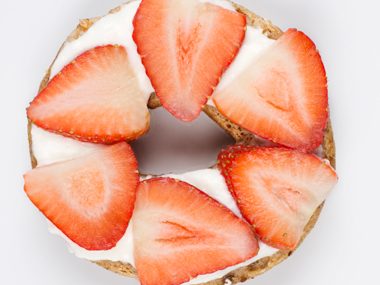 Bagel with ricotta and strawberries