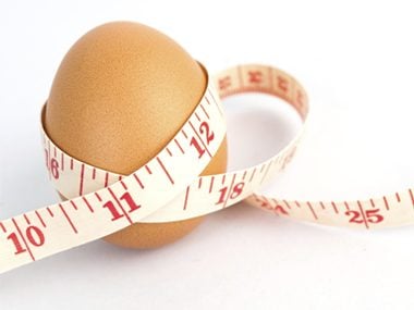egg with tape measure