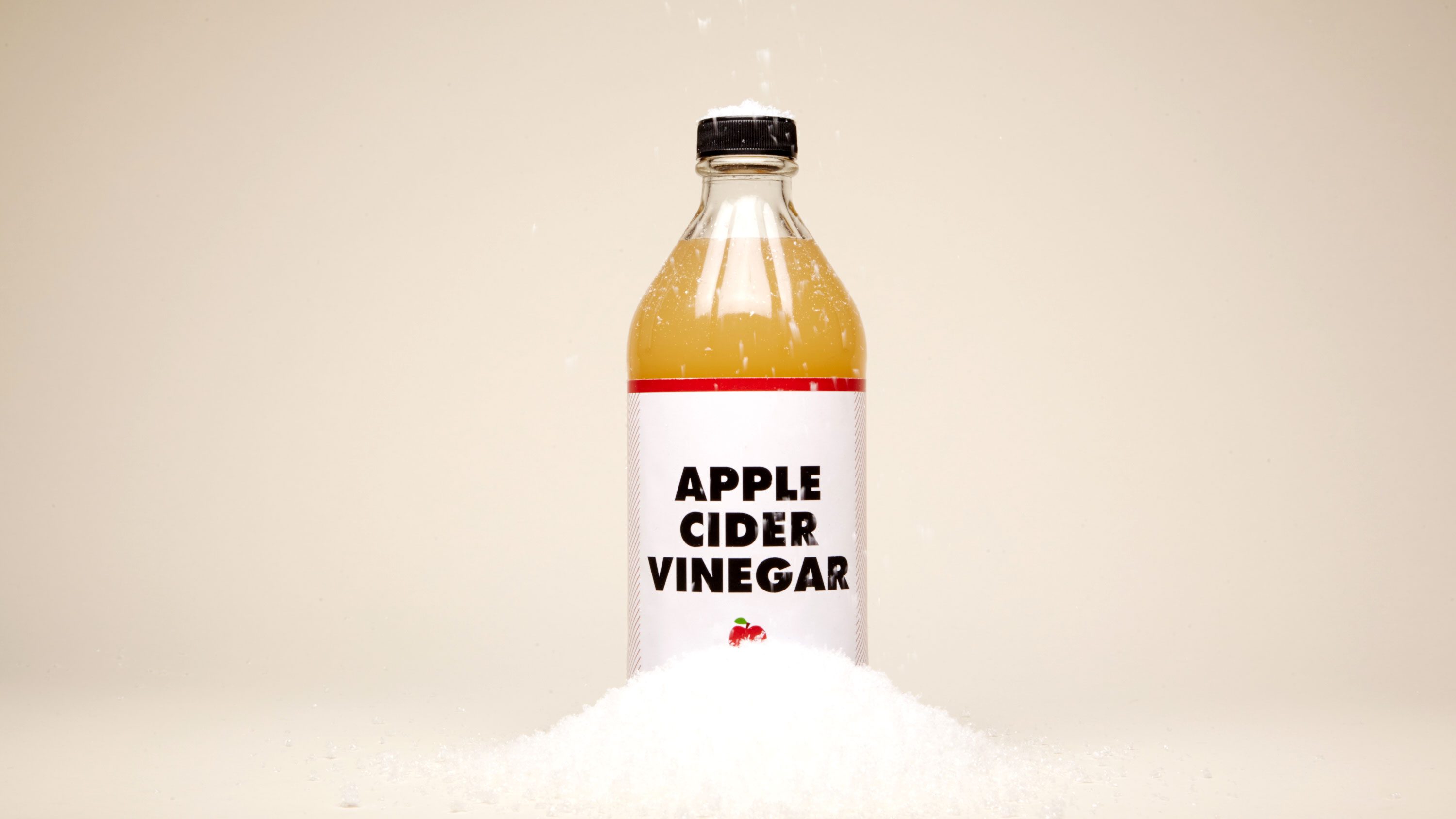 Apple cider vinegar gets rid of dandruff