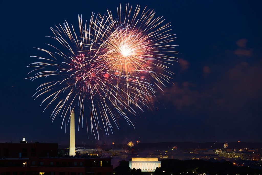 06_fireworks_America%E2%80%99s-Most-Spectacular-Fourth-of-July-Fireworks_404499568_Koon-Silprasert-1024x683.jpg