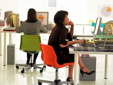 how-to-end-back-pain-sit-properly-at-desk-sl