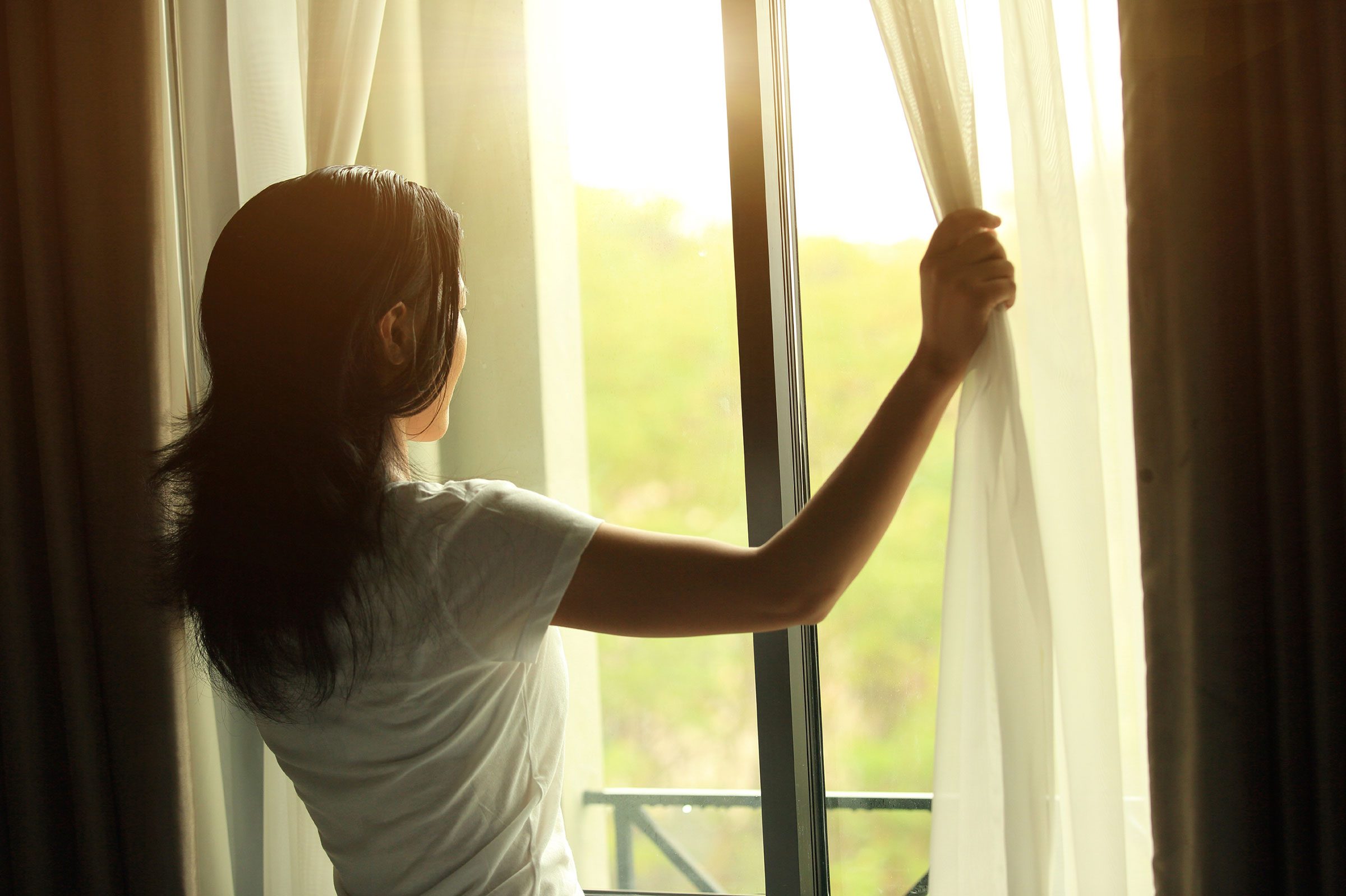 6 Morning Habits of Naturally Thin People | Reader's Digest Open Window At Morning