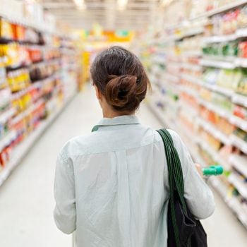 things nutritionists do woman shopping asiles