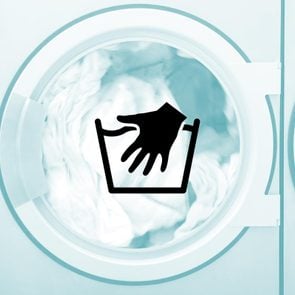 01-laundry-symbols-hand-wash