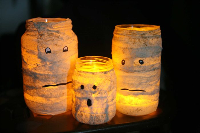 04-kids-halloween-crafts-mummy-candle