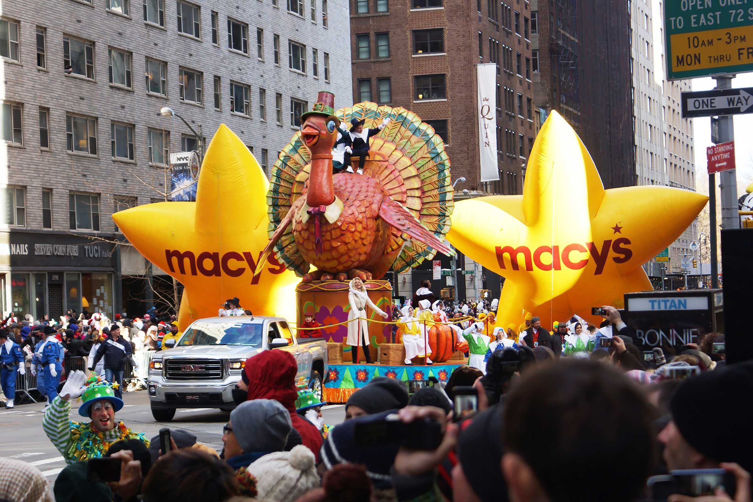 Macy's Thanksgiving Parade: Mind-Blowing Facts | Reader's Digest