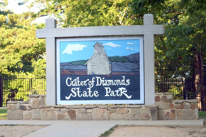 painted sign for crater of diamonds state park