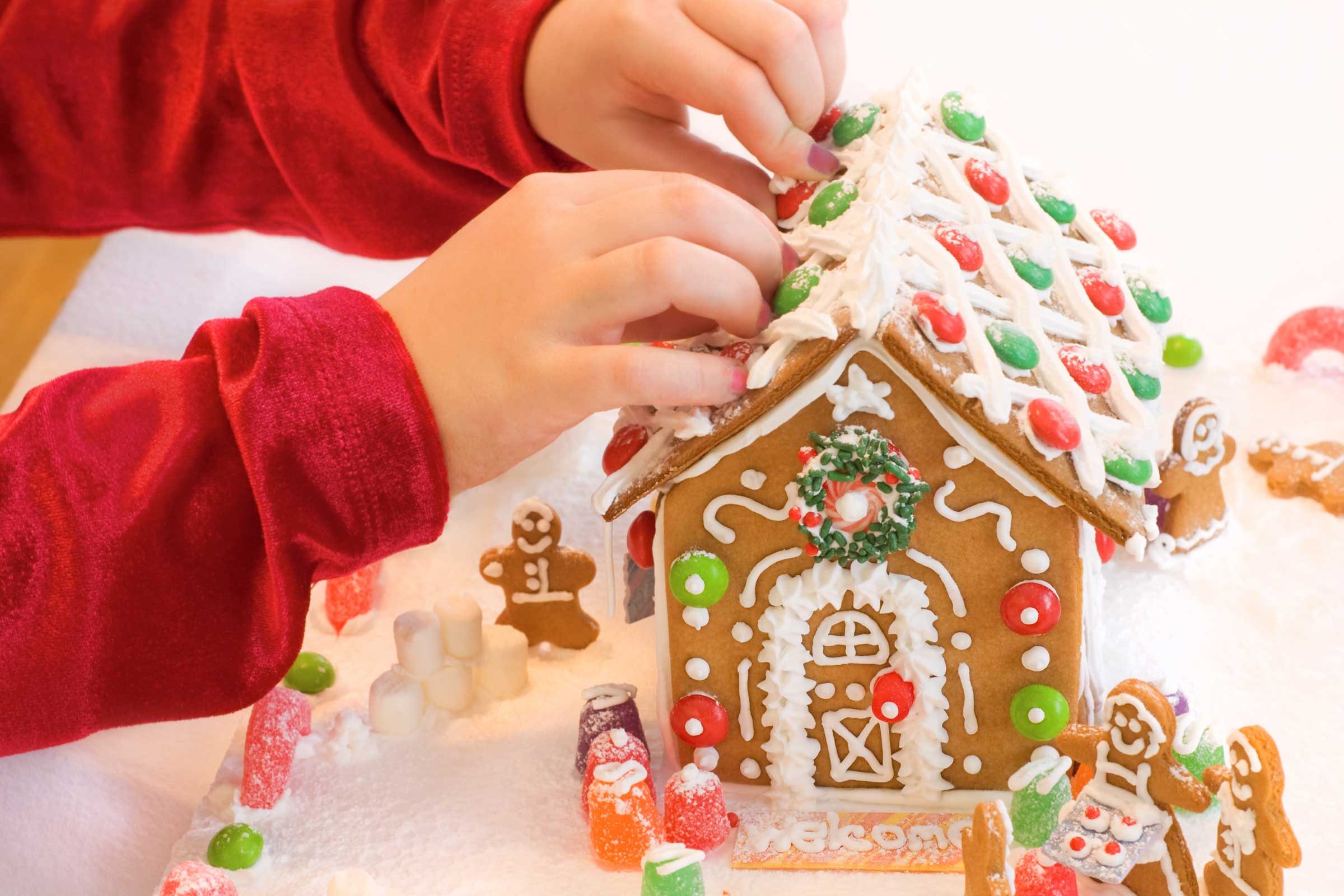 Gingerbread House Ideas and Decorating Tips | Reader's Digest2400 x 1600