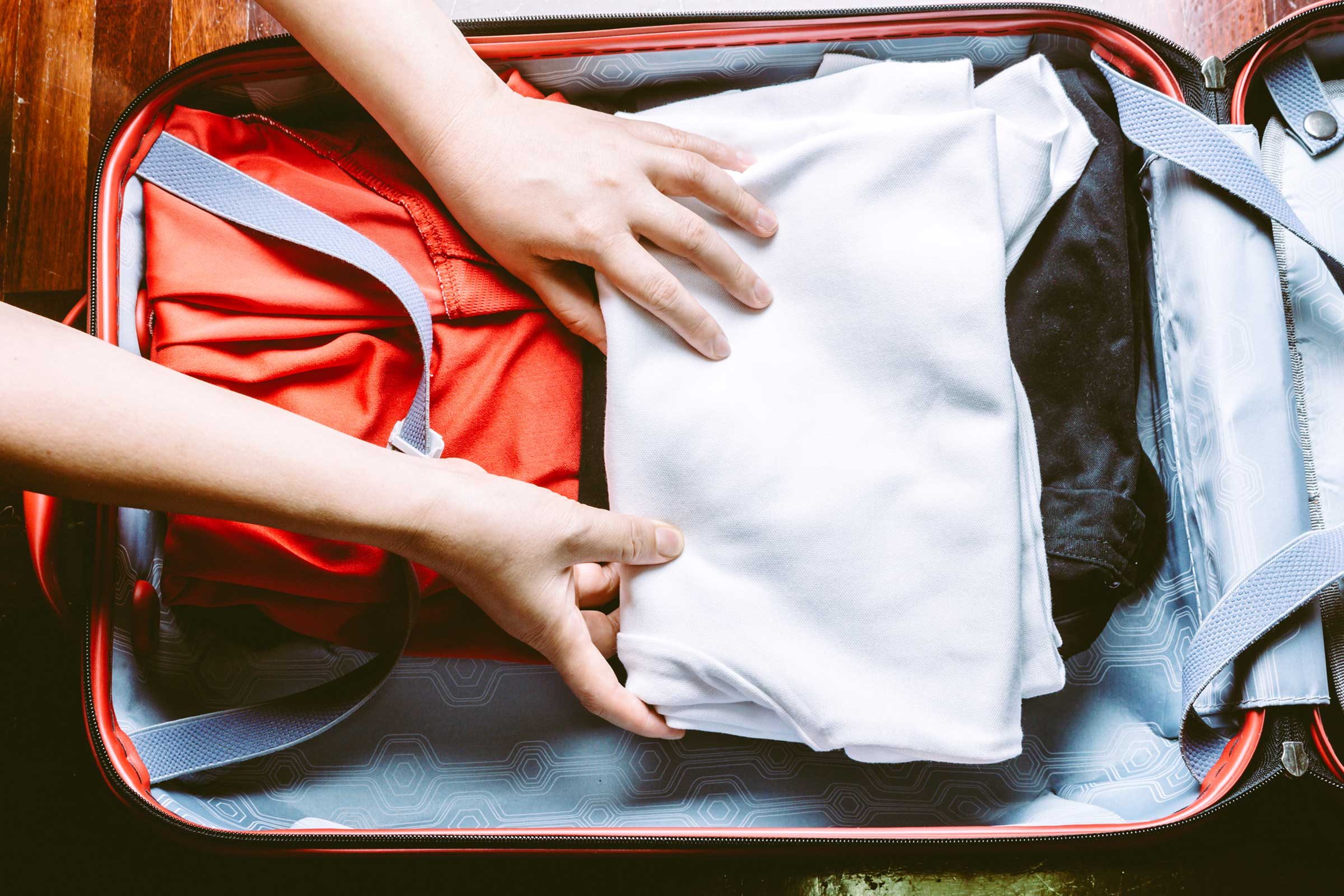 Ways to Spot A Well-Made Piece Of Luggage | Reader's Digest
