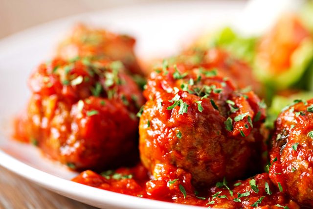 A-Professional-Chef-Reveals-How-to-Make-the-Perfect-Italian-Meatball