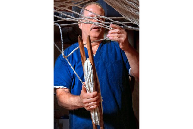 This-Blind-Craftsman-Has-Been-Weaving-Hammocks-for-30-Years