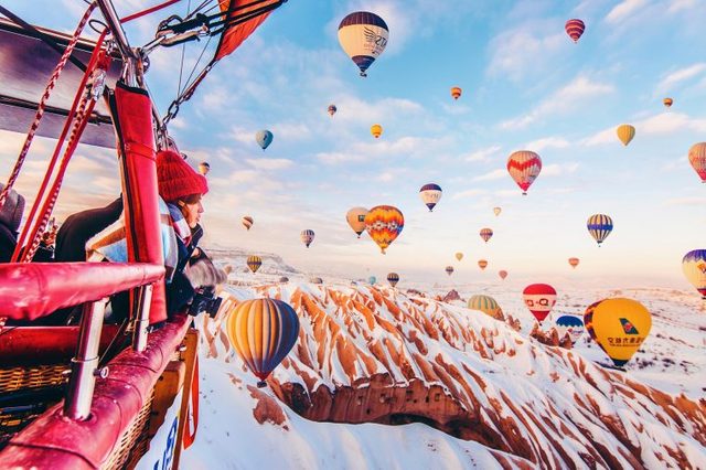 05-Photographer-Captures-the-Most-Breathtaking-Air-Balloon-Shots-You'll-Ever-See