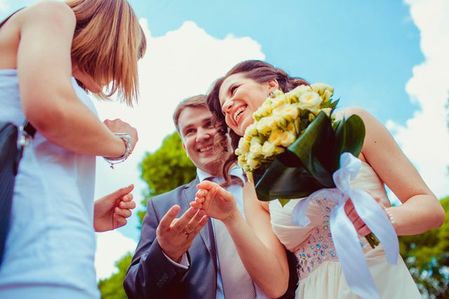 Ways-to-Recover-from-Common-Wedding-Mishaps,-According-to-an-Etiquette-Expert