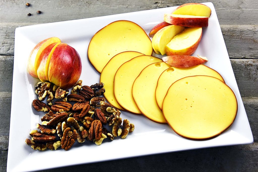 tasty healthy snacks | apple-and-gouda
