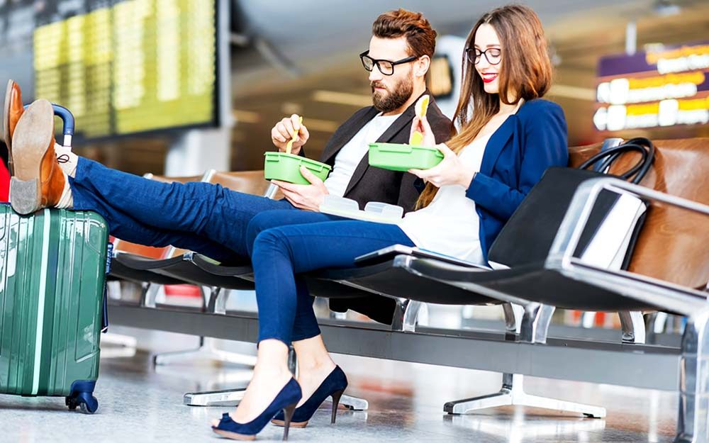 What to Eat at the Airport, According to Nutritionists | Reader's Digest