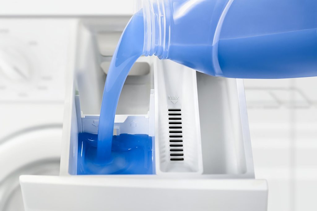 Telltale Signs You're Using Too Much Detergent | Reader's ...