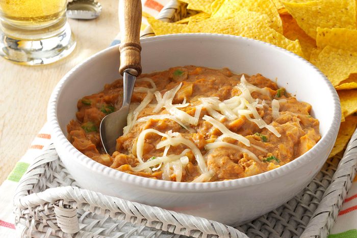14-easy-mexican-recipes-SpicyrefriedBeans