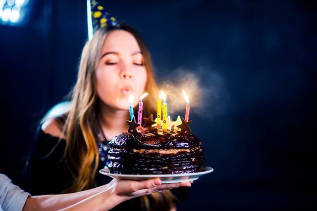 You-Will-Not-Believe-How-Much-Bacteria-Is-Spread-When-You-Blow-Out-Your-Birthday-Cake