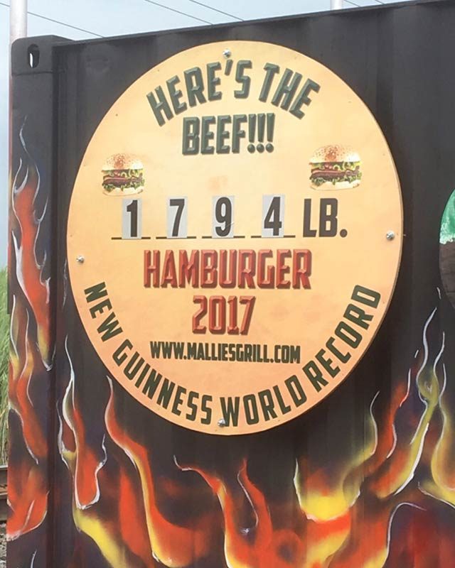 03-The-Biggest-Burger-in-the-World-Is-1,774-Pounds-and-Ready-for-You-to-Order-at-This-Restaurant-Mallies-Sports-Grill-and-Bar