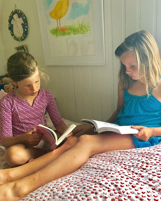 05-Simple-ways-i'm-teaching-my-kids-to-love-reading-courtey-Elizabeth-and-Gardner-Lane
