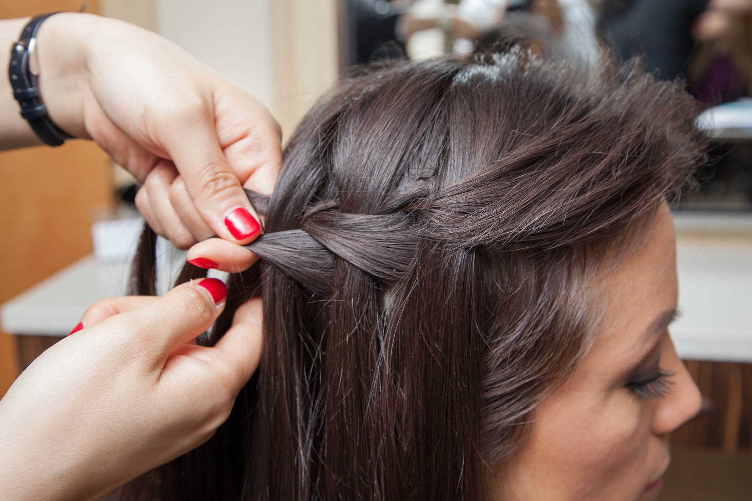 06-A-Step-By-Step-Guide-to-Mastering-the-Waterfall-Braid-Matthew-CohenRd.com