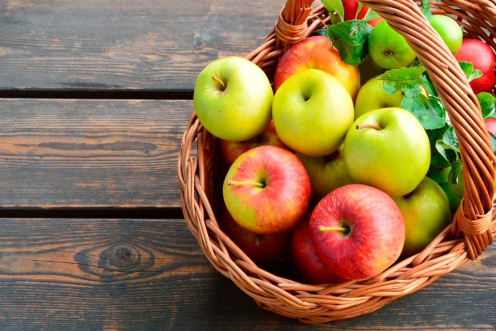 09-apples-Myths About Apple Cider Vinegar You Need to Stop Believing_443845792-PosiNote