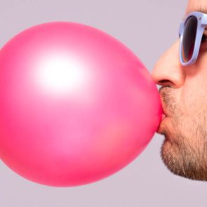 Chewing-Gum-Is-Illegal-in-This-Country—And-No,-We’re-Not-Kidding