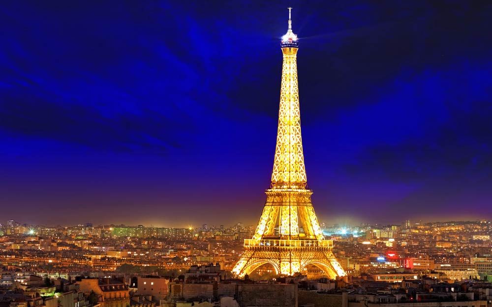 Is How Much It Costs to Light the Eiffel Tower Every Day | Reader's Digest