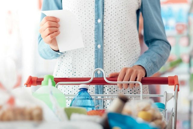 01-Research Shows That Men and Women Grocery Shop Differently. Do You Agree?_552206494-Stokkete