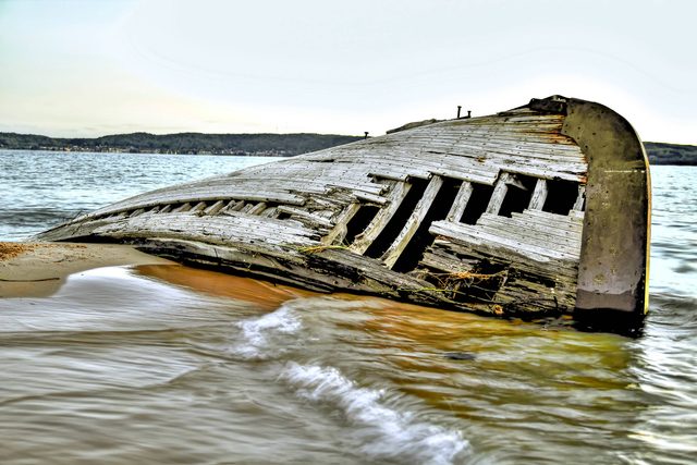 01-The-Stories-Behind-the-Shipwrecks-on-Lake-Superior-Will-Give-You-Goosebumps-reminisce-ehrlifshutterstock