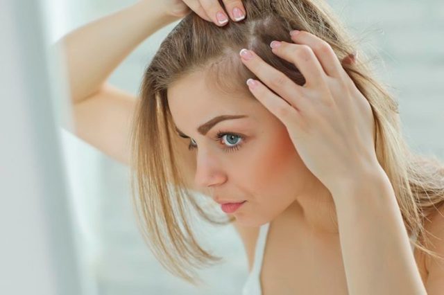 02-7 Super-Damaging Hair Combing Mistakes You Don't Even Know You're Making_397195030