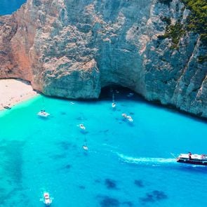 08-greece-Beaches With the Clearest Water in the World_550112938-Michail-Makarov-FT