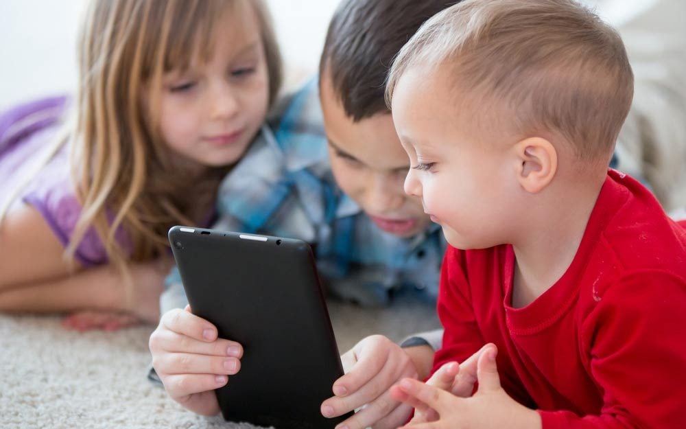 9 Lessons All Parents Should Teach Their Kids About Social