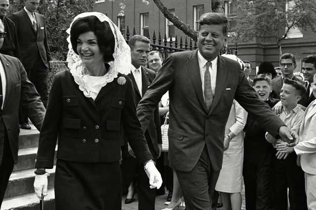 13-15-rarely-seen-photos-of-jfk-and-jackie-kennedy-5937530a-William-J.-Smith-AP-REX-Shutterstock