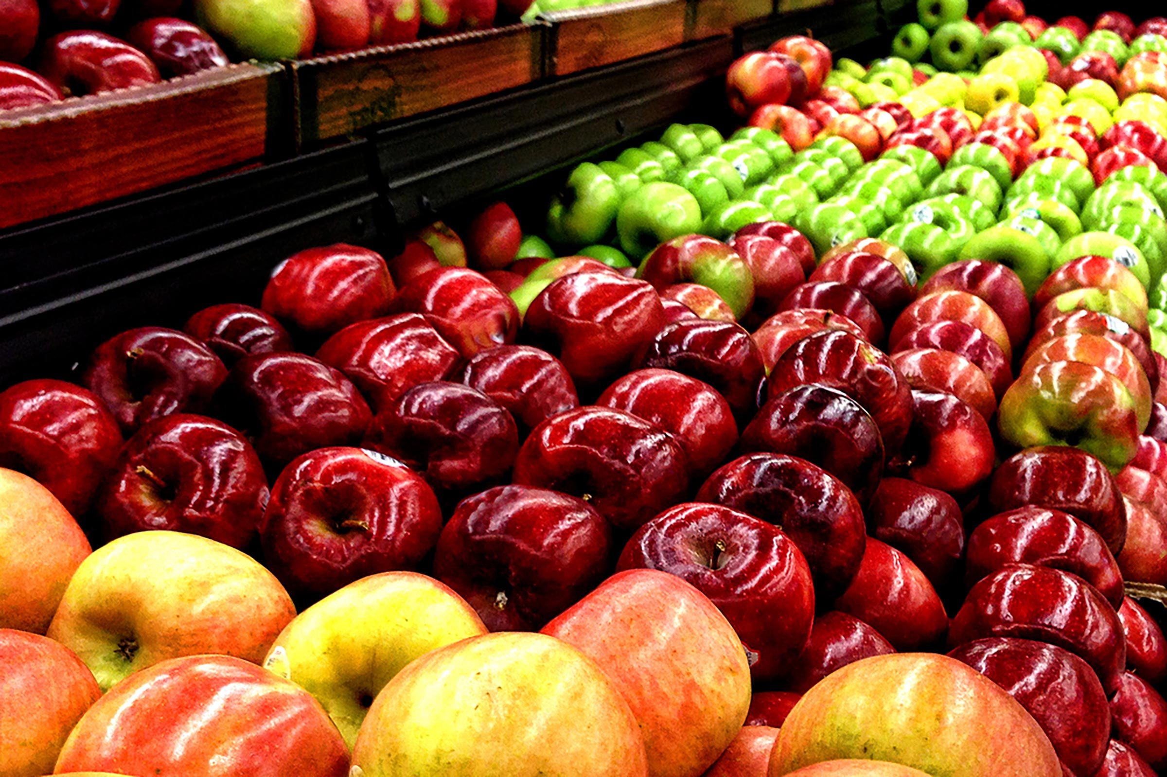Grocery Store Apples May Be Up to 10 Months Old When You Buy Them