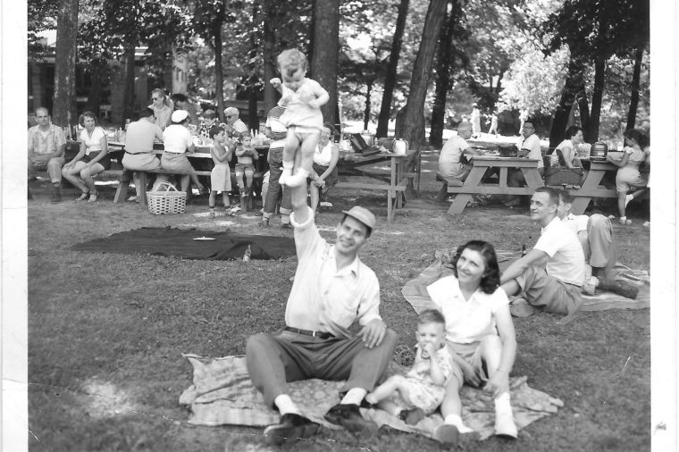 03-This-is-What-Picnics-Were-Like-in-the-1950s-Thomas-Freeman_Reminisce-Extra-760x506.jpg