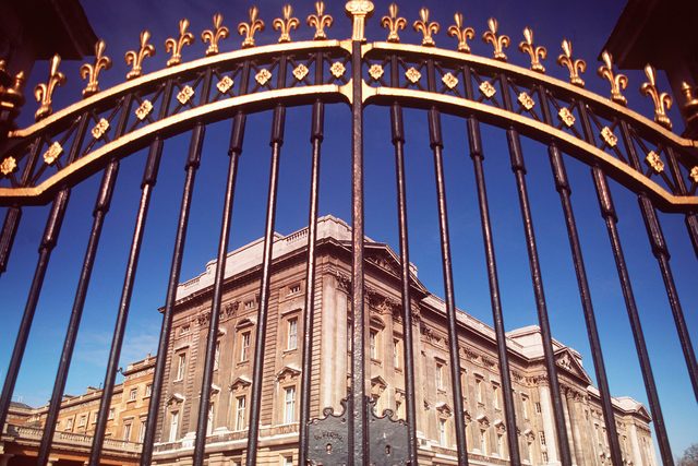 08-gate-rarely-seen-buckingham-palace-editorial-359908a-Judy-Goldhill-REX-Shutterstock