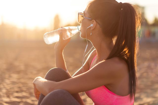 Drinking-This-Many-Glasses-of-Water-a-Day-Burns-490-Calories-Every-Week_286774412_Undrey
