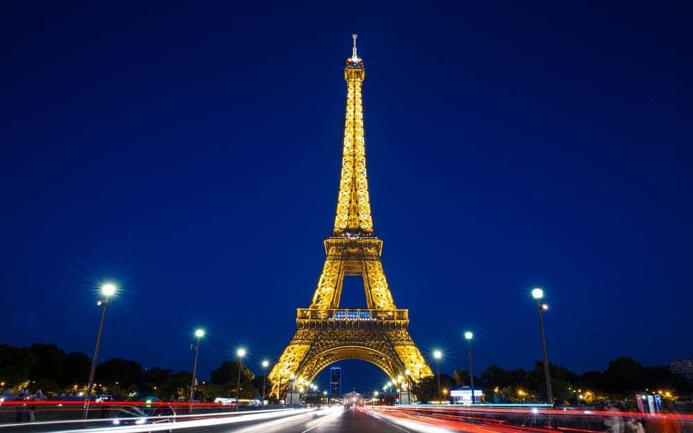 Taking Photos of the Eiffel Tower at Night Is Actually Illegal | Reader