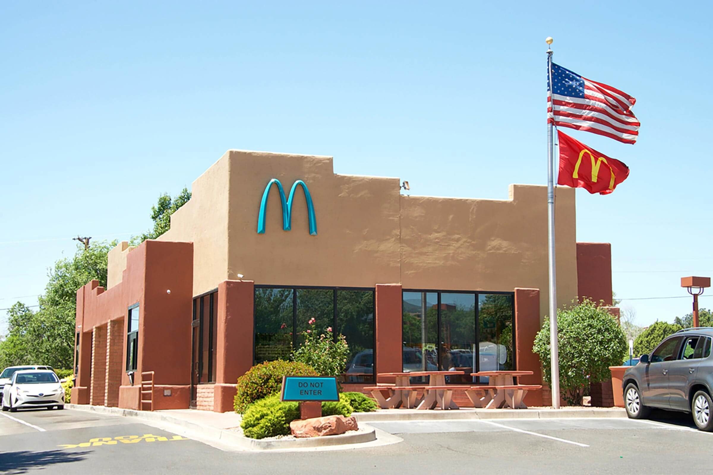 Details about   McDonald's Arches Over United States Flag Pin