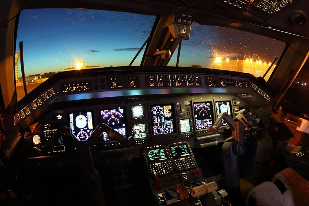 This is How Autopilot Actually Works on an Airplane | Reader's Digest
