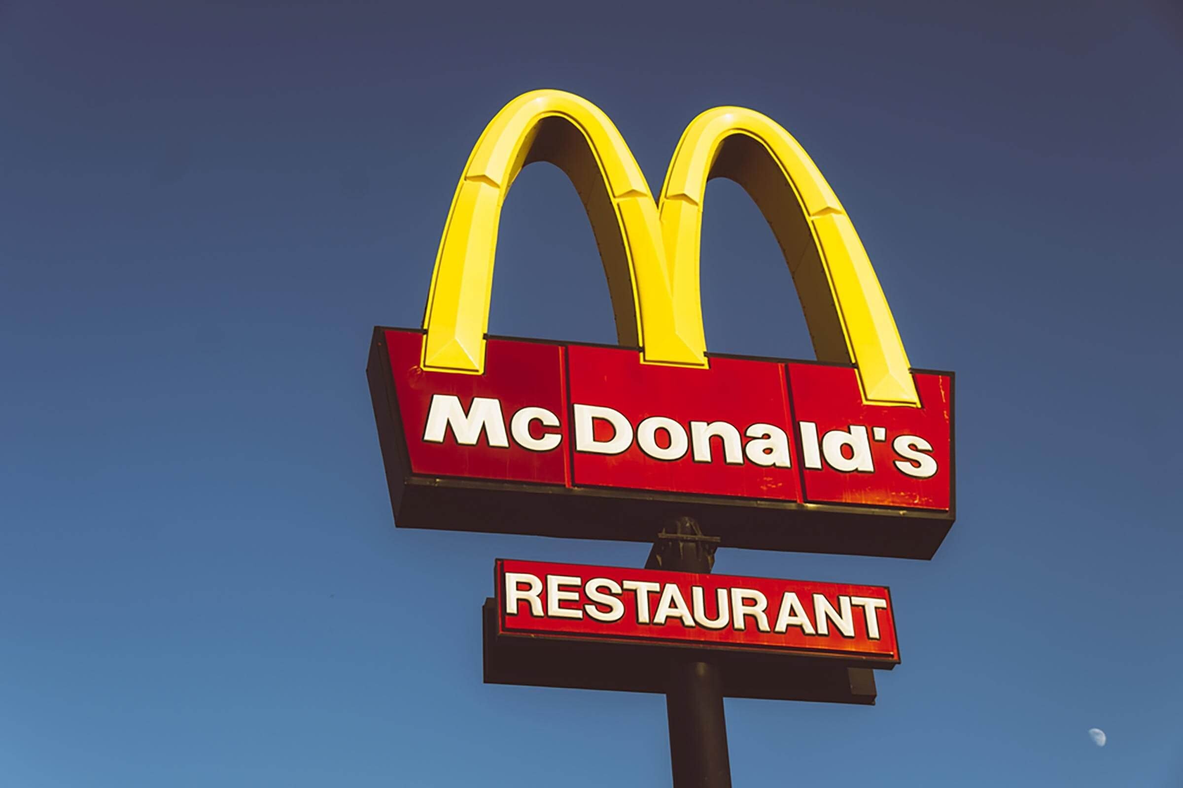 01_arches_mcdonald-s-golden-arches-have-a-hidden-sexual-meaning_691789705_longjon.jpg