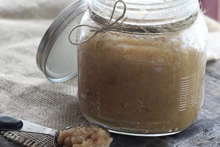DIY gingerbread body scrub in a jar