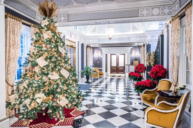 Charming-Historic-Hotels-that-Light-up-the-Holiday-Season
