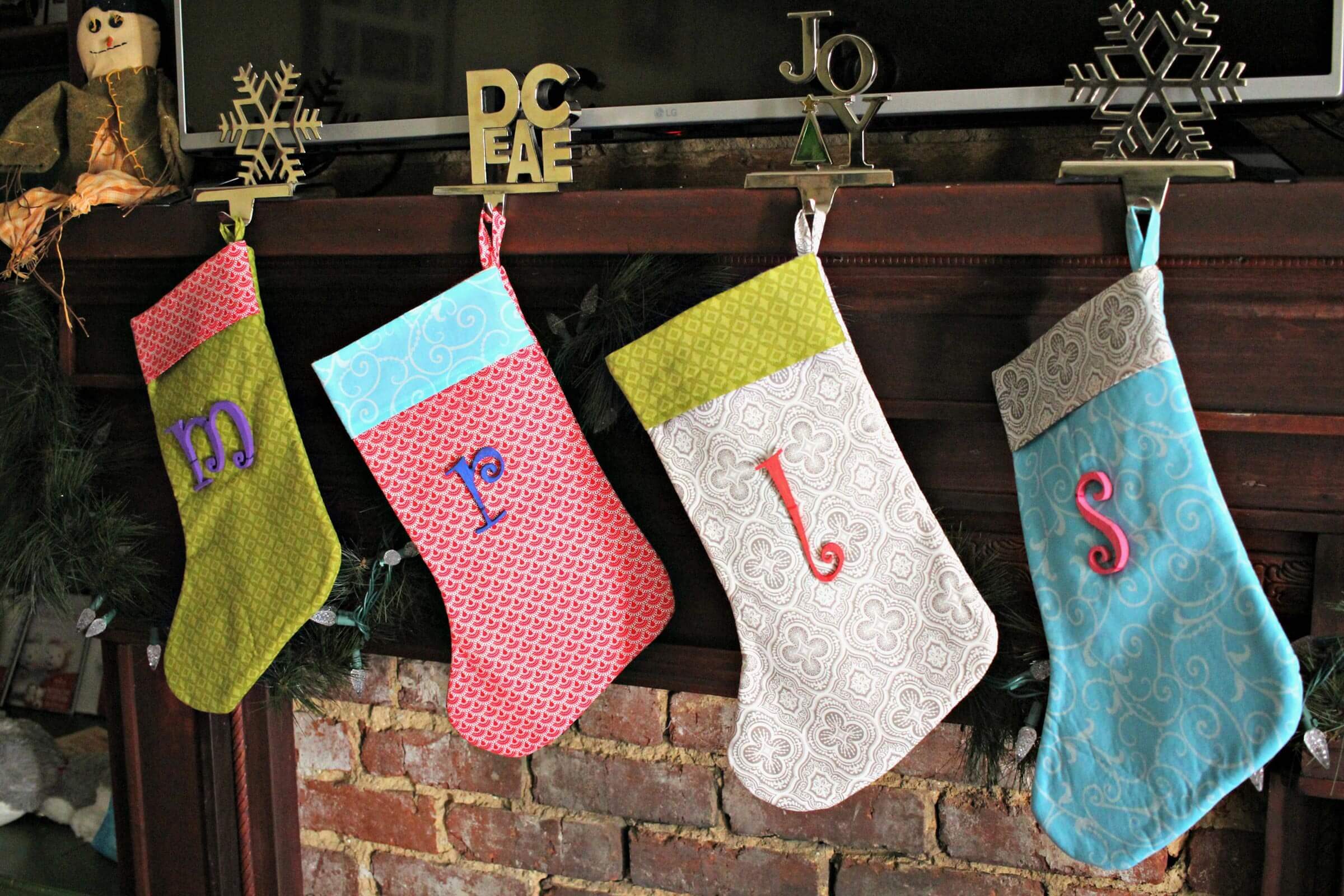 https://www.rd.com/wp-content/uploads/2017/12/14_Christmas-Stocking_26-Handmade-Gifts-for-Everyone-on-Your-List-Lindsey-Galvez.jpg?fit=700%2C467