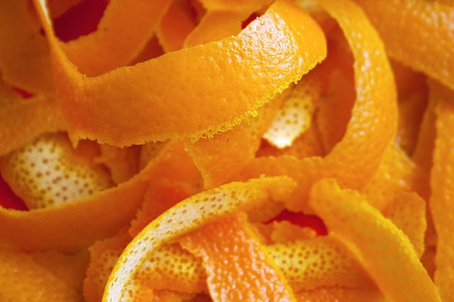 If-You-Toss-Your-Orange-Peels,-You’re-Wasting-Your-Money—Here’s-Why_522871264_kisa2014