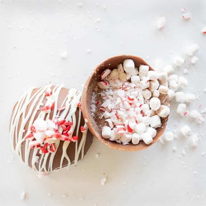 DIY Peppermint Hot Chocolate Bombs gift