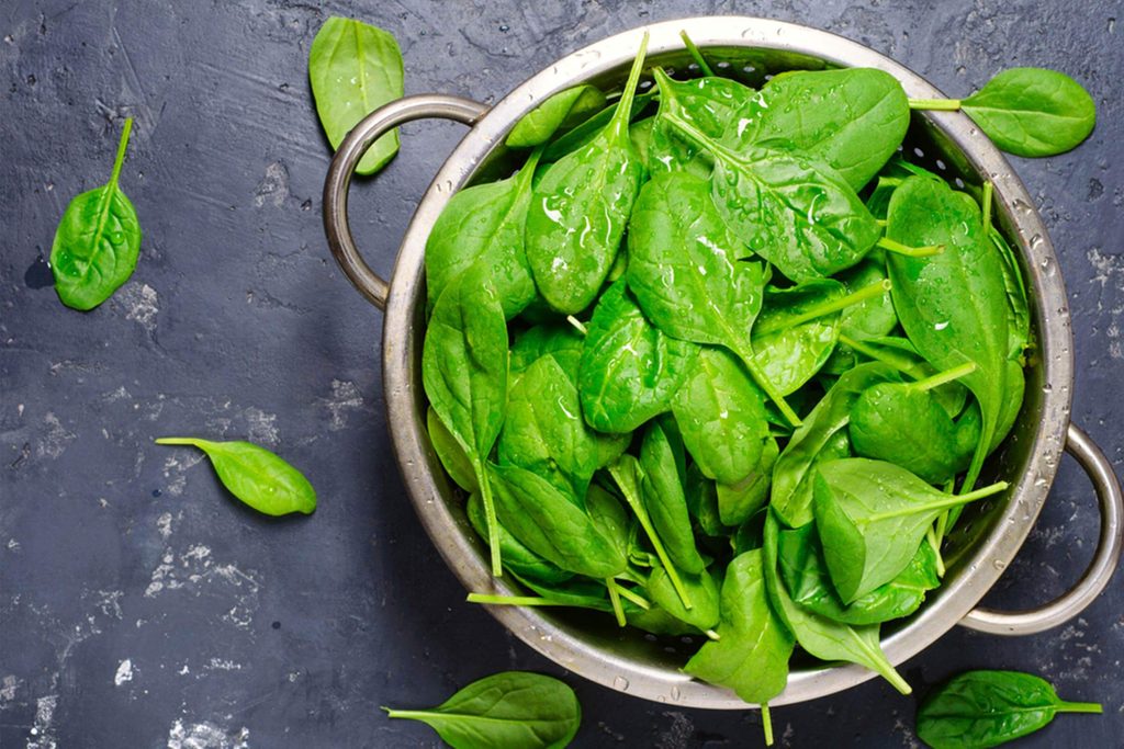 the-scary-reason-you-might-want-to-switch-to-organic-spinach-529476658-Djero-Adlibeshe