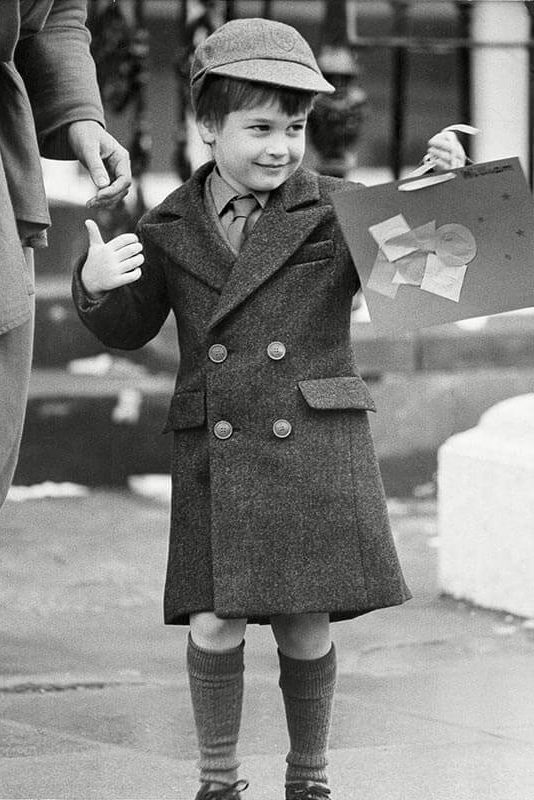 Rarely-Seen-Photos-of-Royals-First-Days-of-School
