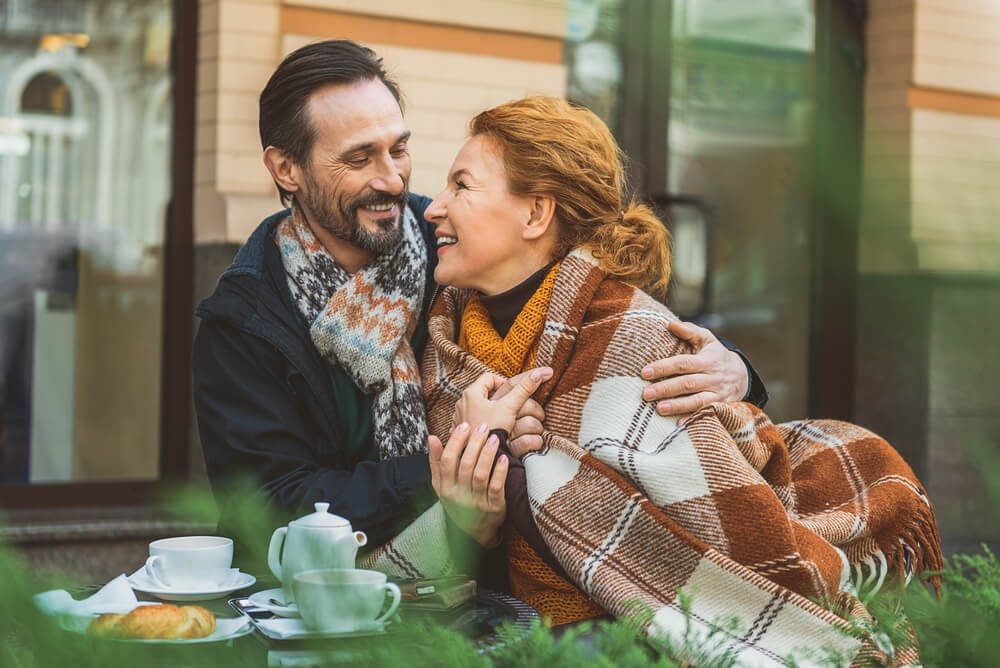 6 Things to Look Out for When Youre Dating Over 40 - Zoosk